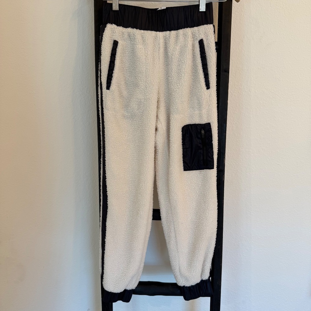 Fabletics Womens XS Sherpa Fleece Jogger Pants Black Trim Pockets Zip Detail